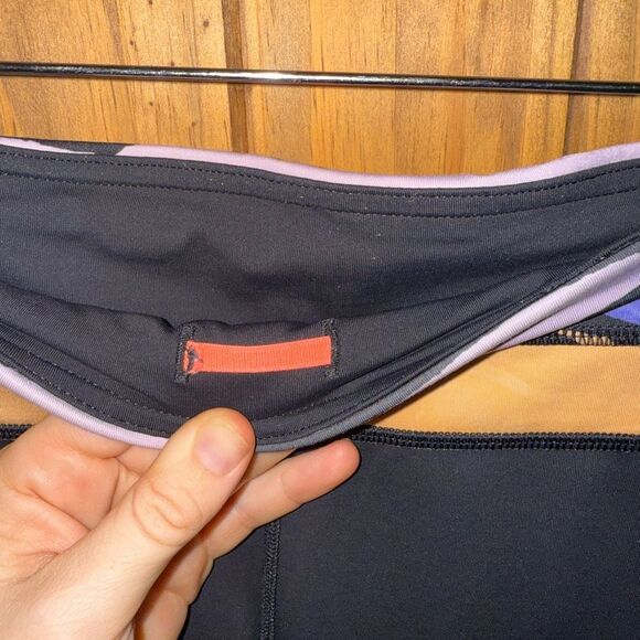 Lululemon Run: Inspire Crop II in Black/Bleacher Stripe Black Iris Flower - Picture 5 of 8